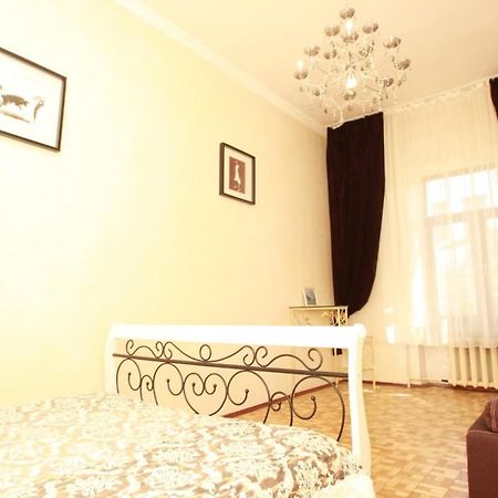Apartmens Near Opera House Lägenhet Odessa Exteriör bild