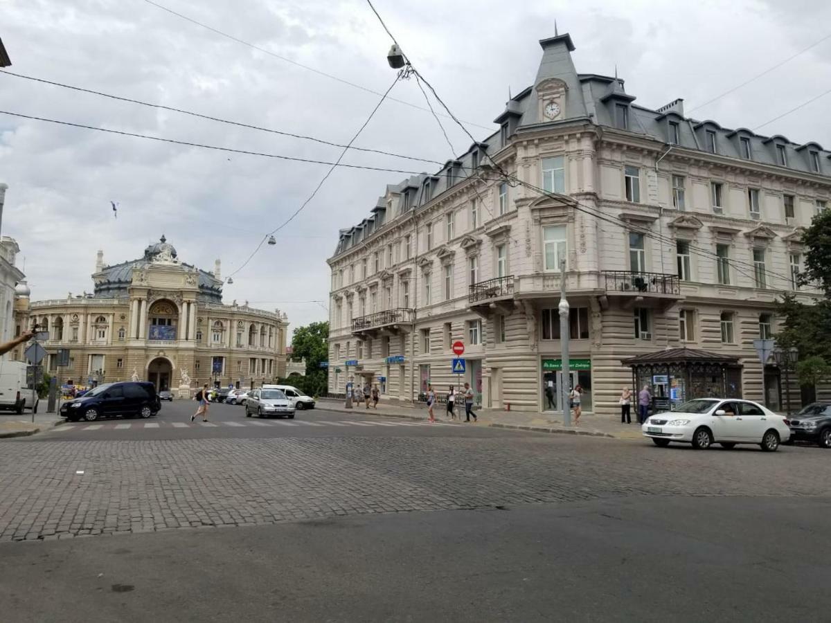 Apartmens Near Opera House Lägenhet Odessa Exteriör bild