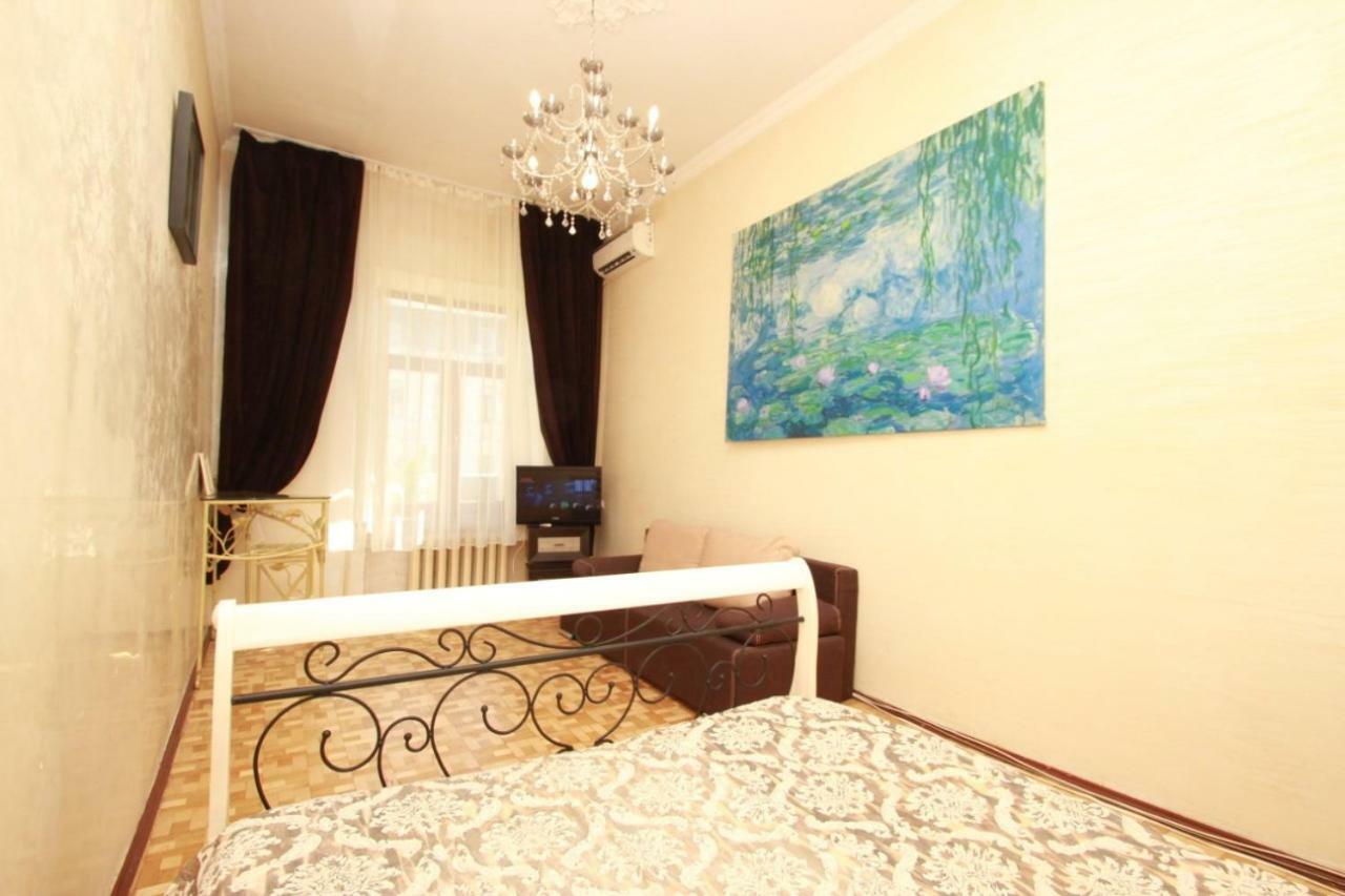 Apartmens Near Opera House Lägenhet Odessa Rum bild