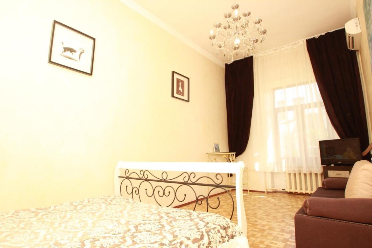 Apartmens Near Opera House Lägenhet Odessa Exteriör bild