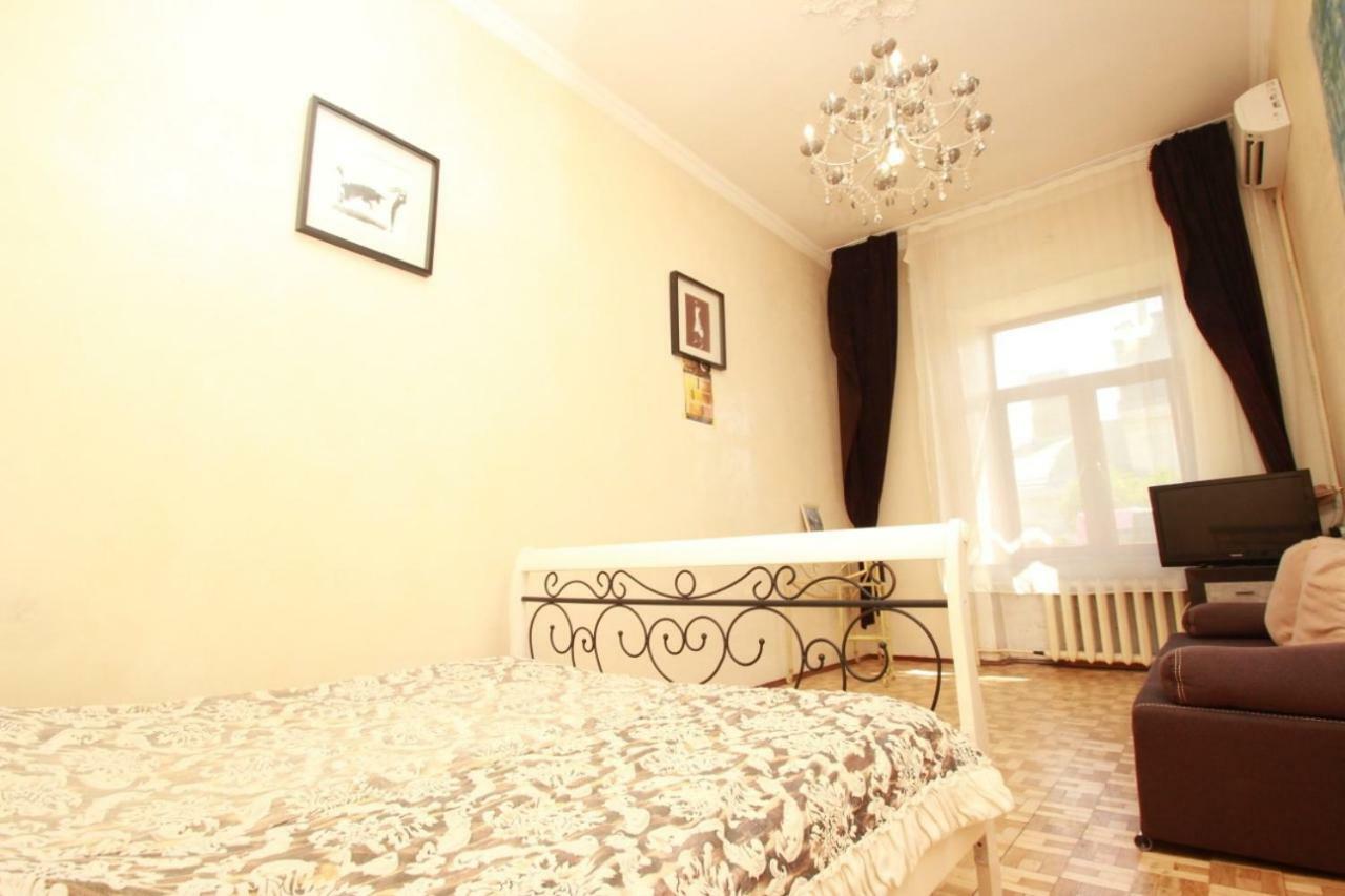 Apartmens Near Opera House Lägenhet Odessa Rum bild