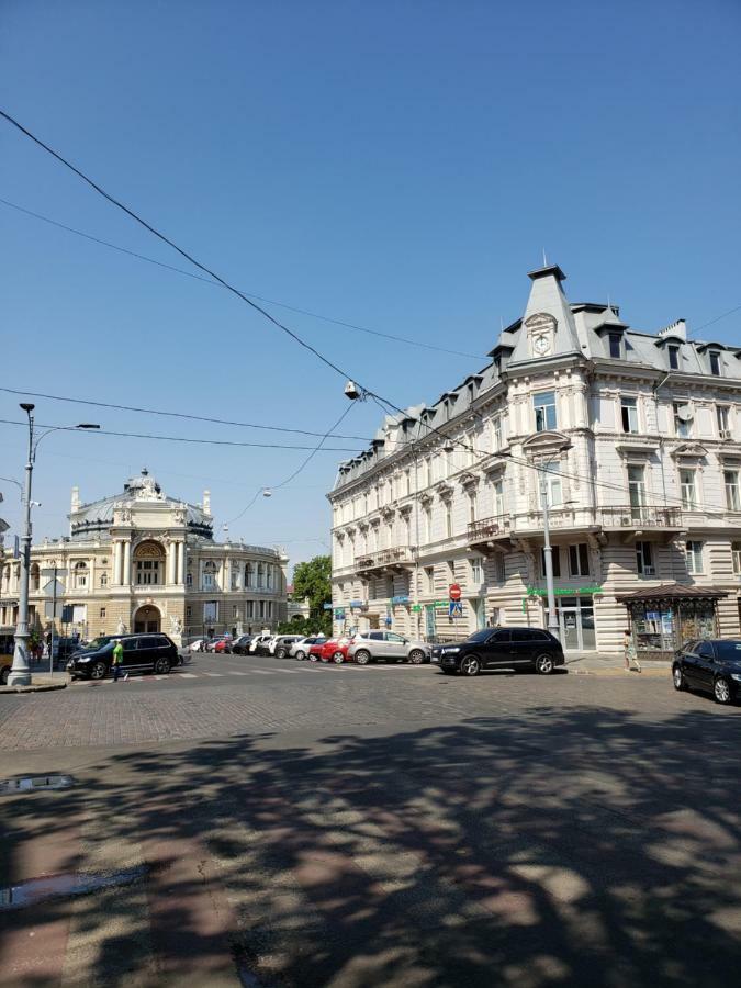 Apartmens Near Opera House Lägenhet Odessa Exteriör bild